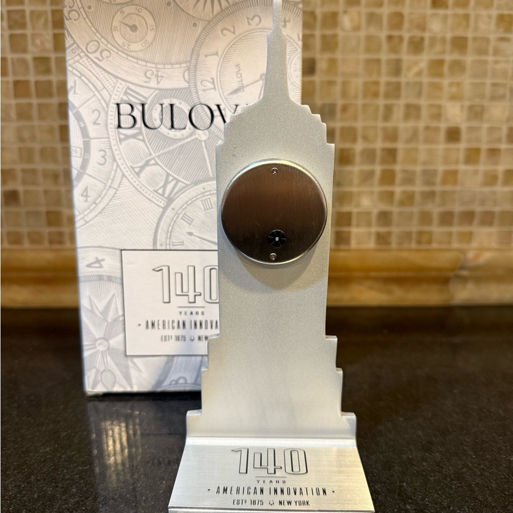 Bulova Collectors Clock - Picture 2 of 4